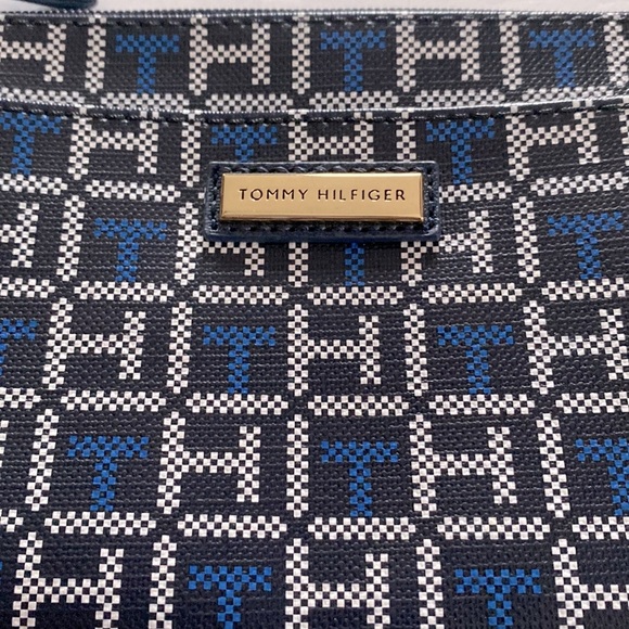 Tommy Hilfiger Women's Navy Blue Logo Printed Large Wristlet Wallet Clutch Bag - Picture 8 of 8